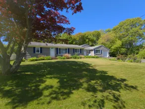 Narragansett Pier, walk to beach, 1 mile, sleeps 8 - Image 2