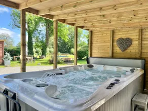 Pool, Hot Tub & Games Room | Sleeps 24 Large Barn - Image 2