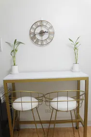 Dobbie House | Stylish 1BR w/ Parking & Netflix - Image 5