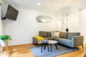 Luxury spacious 2 Bedroom Fitzroy Apartment - Image 2
