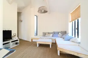 Loetitia's little house beachfront house - Image 2