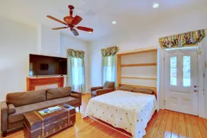 “Historic Old Town Bungalow” (Dog Friendly) - Image 4
