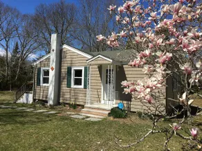 Hamptons cozy cottage - Image 2