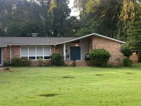 Stylish Mid Century Modern Home- 4.1 mi to Stadium - Image 2