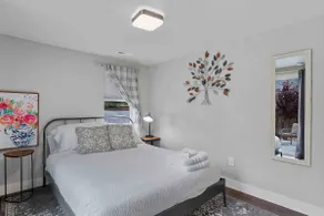 Charming Downtown Bungalow - 2BD- Backyard Oasis - Image 4