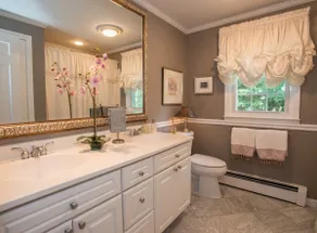 Suite; 1 Bedroom & Living Area/Xtra Bedrm; Kitchen - Image 3