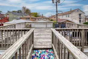 Charming 2BR Historic Chicago Flat w/ Patio &WiFi - Image 4