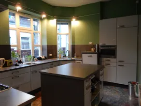 Spacious living in the old town (with parking) - Image 4