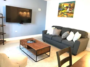 Sun filled apt with pool and private beach access - Image 2