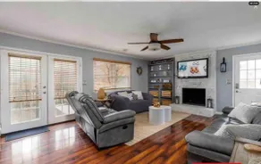 Contemporary & Cheerful Great choice for families - Image 3
