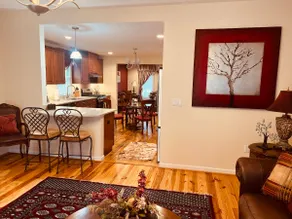 Cameron Charmer pristine w/double master suites - Image 2