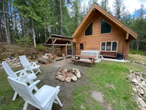 The ONLY sled-in-sled-out Log Chalet at Eagle Pass - Image 3