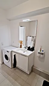 Air-conditioned studio/5 min from train station /free parking - Image 4