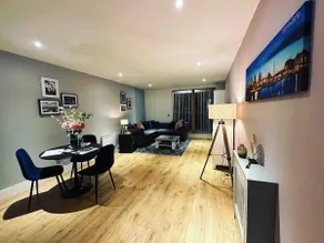 Spacious, Luxury Apartment with Roof Terrace Near The Waterfront, Ipswich - Image 2