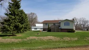 Quiet split level farm home w/ garage parking - Image 3