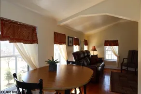 Carriage House Apartment in Historic Bellefonte - Image 5