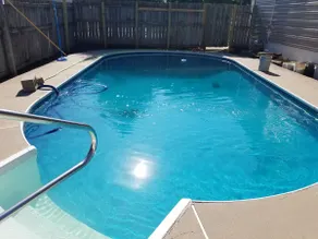 pool & nice S.W. Omaha home! easy access to I-80 hwy - Image 4
