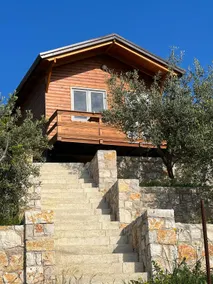 Jupis Chalet-City View Getaway - Image 4