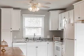 Cozy Midtown Cottage - Image 5