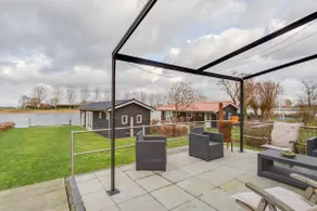 Cozy wooden Chalet on the water - Image 5