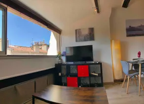 Atypical apartment with view of Notre Dame de la Garde - Image 4