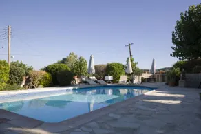 Entire Complex of 5 houses-8 bedrooms - Image 4