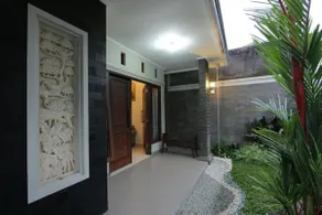 Ndalem Nakula, Cozy Homestay with 3 Bedroom - Image 2