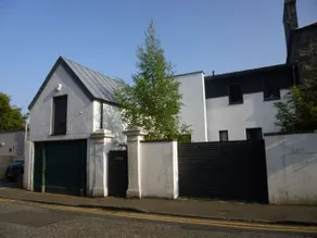Charming Renovated 19th-century Coach House - Image 3
