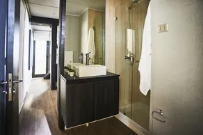 Tiny Cabin in the hotel sector - Image 5