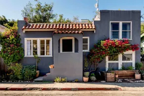 Cozy 2-BR Garden Bungalow w/ Parking and King Bed - Image 2