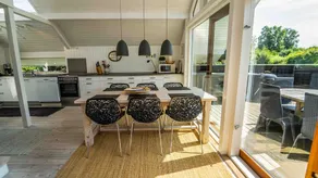 Beautiful cottage with wooden terraces and fantastic light - Image 4