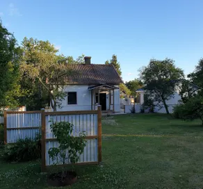 Cozy house with patio. Close to lakes & nature - Image 2