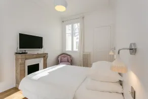 Stylish apartment for 4 in Paris near Eiffel Tower - Image 2