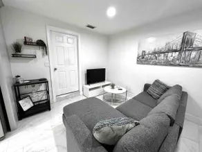 Small & Cozy Poolside Retreat – Pet friendly - Image 4
