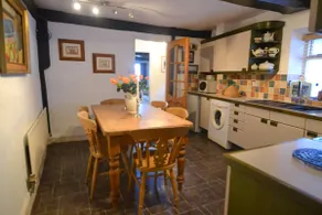 Large stylish , central 17th century home, 3 bdrms - Image 2