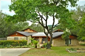 Lake Travis Waterfront Pool Sleeps 20 by Cedar Pk - Image 4