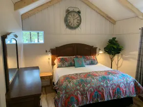 Upscale Getaway with the Comforts of City Living - Image 4