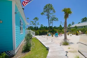 Sea Ya Later Gator Cozy Cottage Close to the Beach - Image 5