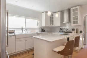 Centrally located Craftsman home - Image 3