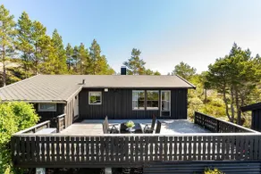 Coastal cabin with boat and boathouse - Image 2