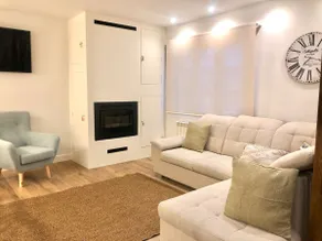 Newly renovated townhouse - Image 2