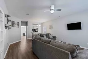 Modern 3BR Home near Busch Gardens W/ free WiFi - Image 3