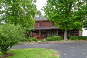 1847 Log Home with modern comfort. Near Louisville & Bourbon Trail - Image 3