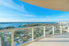 PRitz-Carlton Beach Penthouse by Guaranteed Rental - Image 4