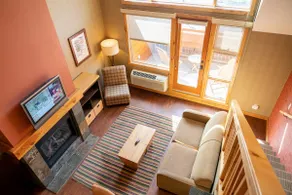 Condo spacieux avec balcon | Piscines et Sauna de style Grotto! - Image 3