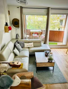 Duplex 3' Subway, 15' Center, AC, Parking, Balcony - Image 5
