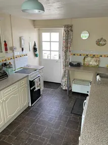 Cottage on smallholding in Cornwall - Image 2