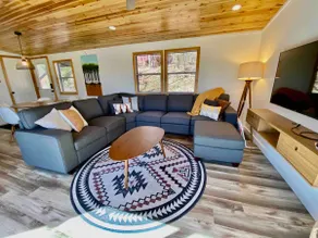 Mountain cabin feel on Hyco Lake. - Image 3