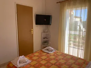 Double room with kitchenette, balcony and sea view - Image 5