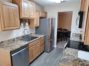 Coastal Bungalow w/ Pool sleeps 8 close to beach! - Image 5